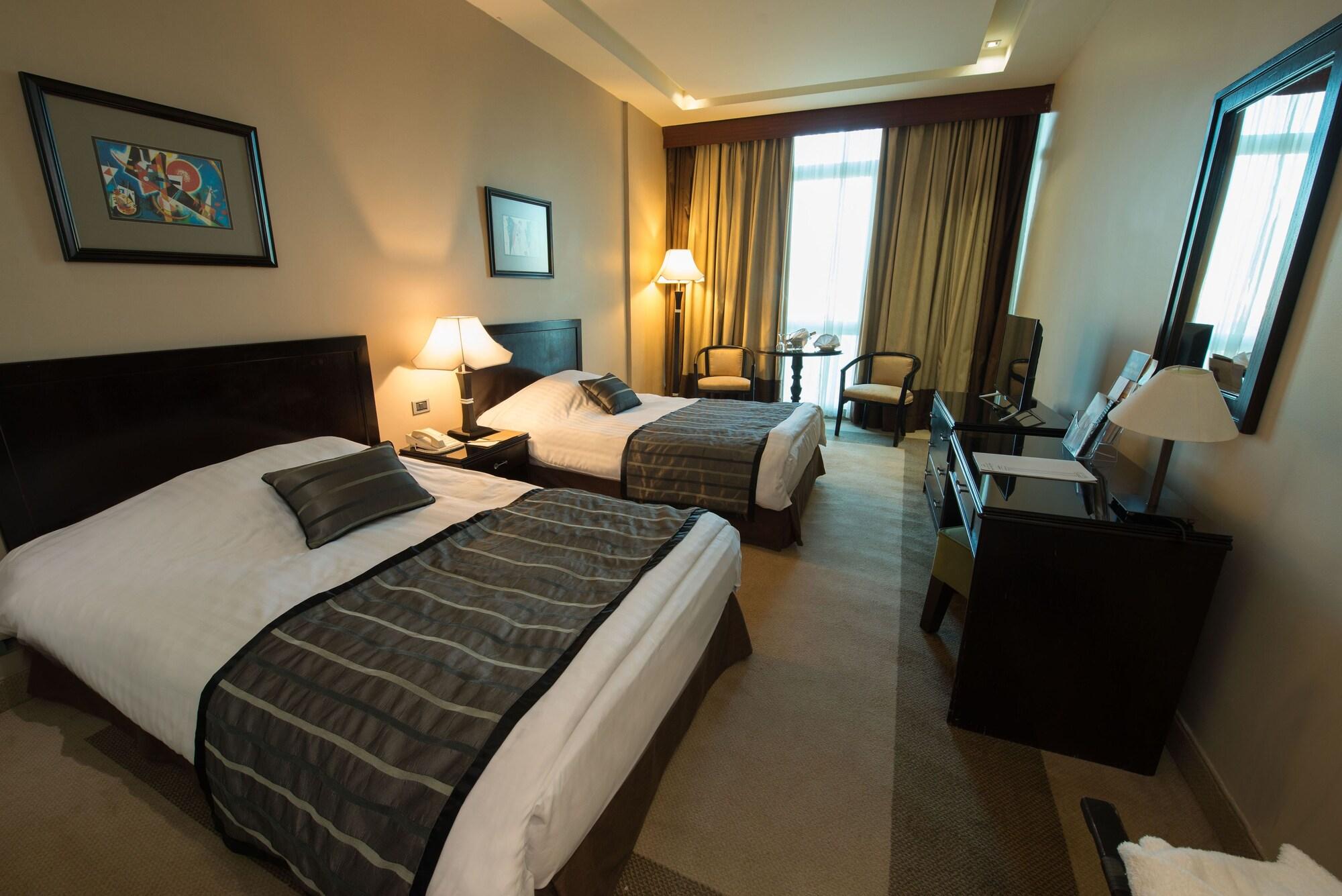 Century Park Hotel Амман Экстерьер фото