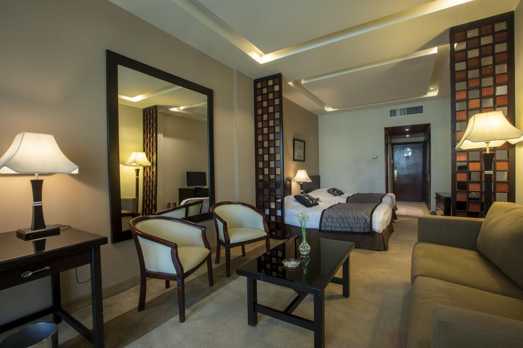 Century Park Hotel Амман Экстерьер фото