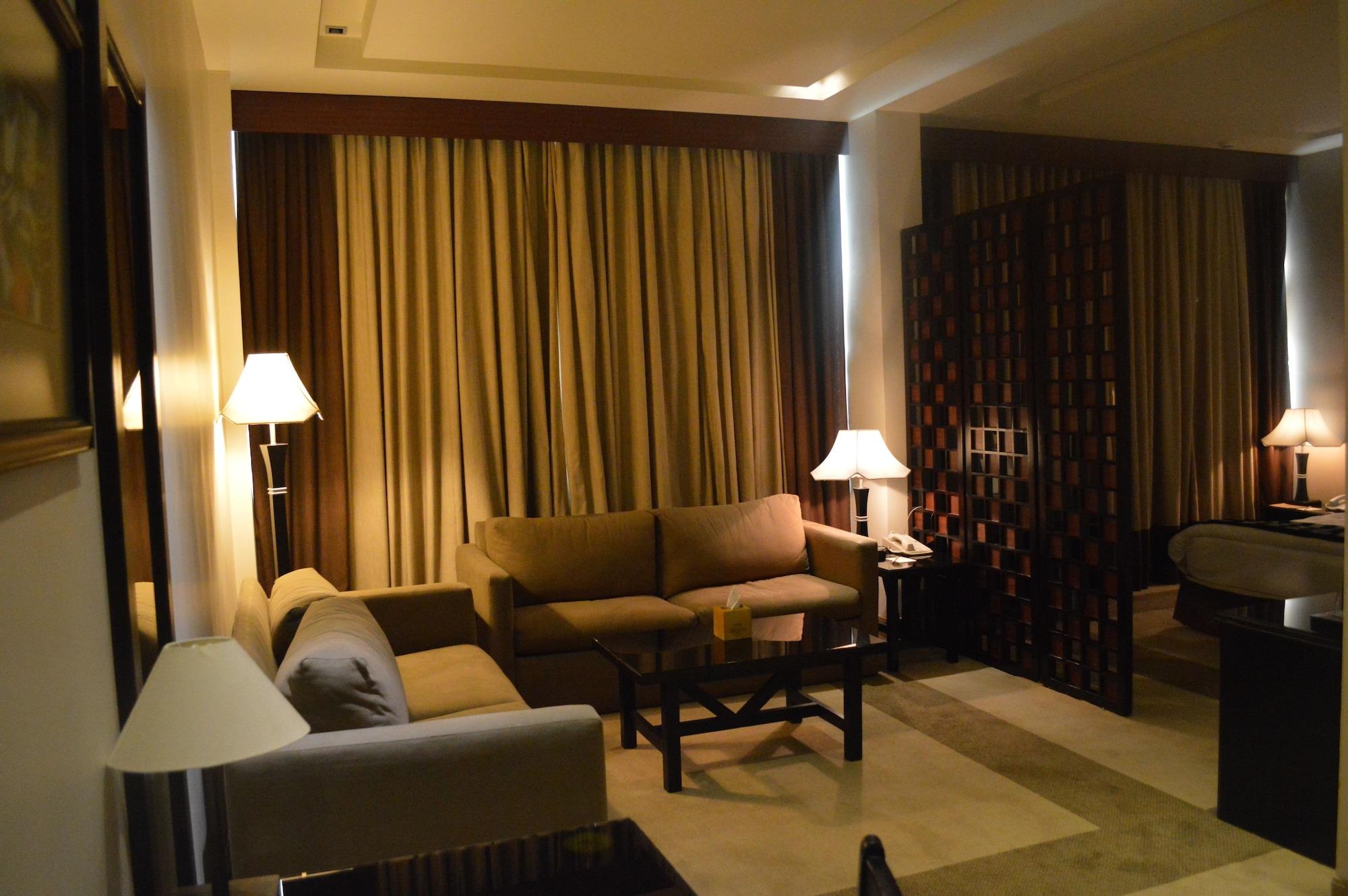 Century Park Hotel Амман Экстерьер фото