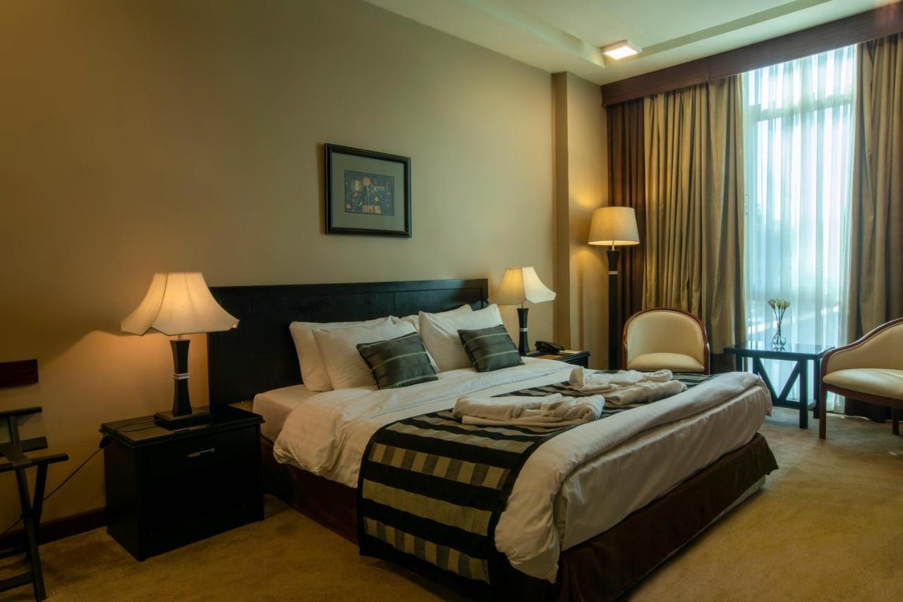 Century Park Hotel Амман Экстерьер фото