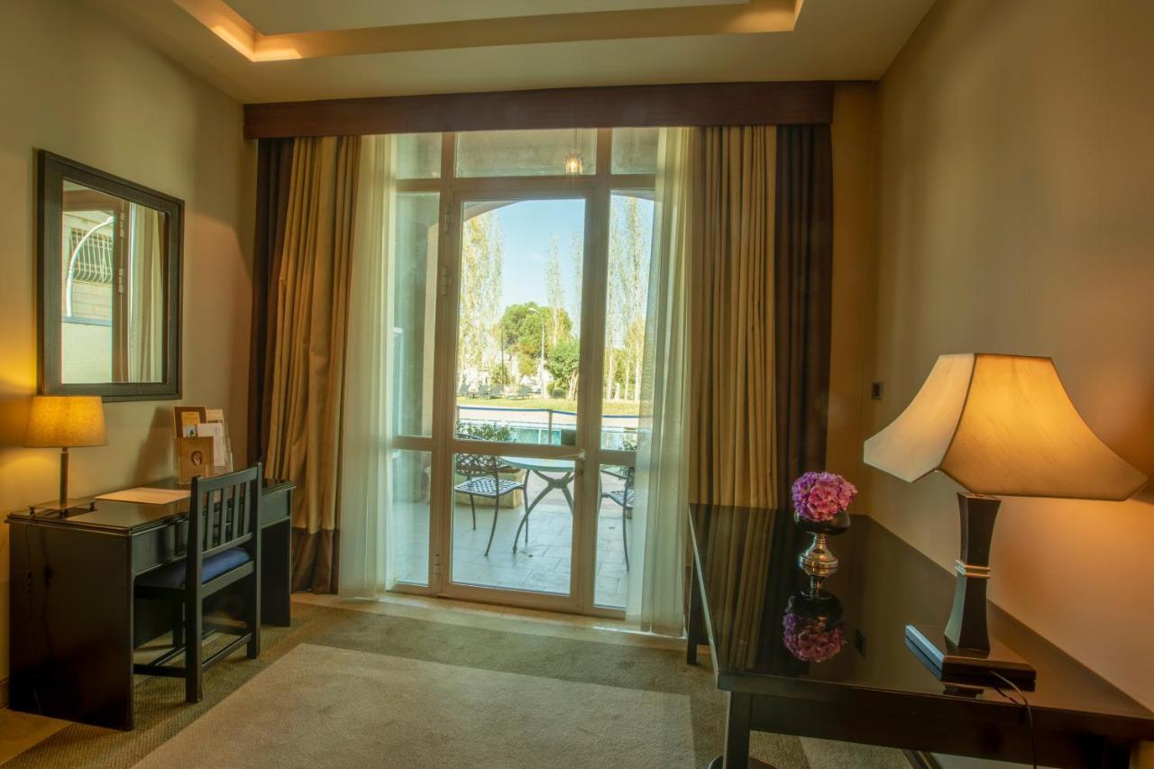 Century Park Hotel Амман Экстерьер фото
