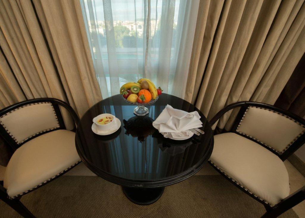 Century Park Hotel Амман Экстерьер фото
