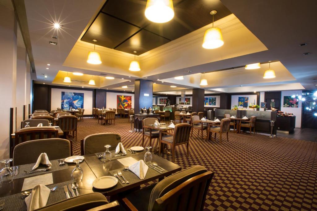 Century Park Hotel Амман Экстерьер фото