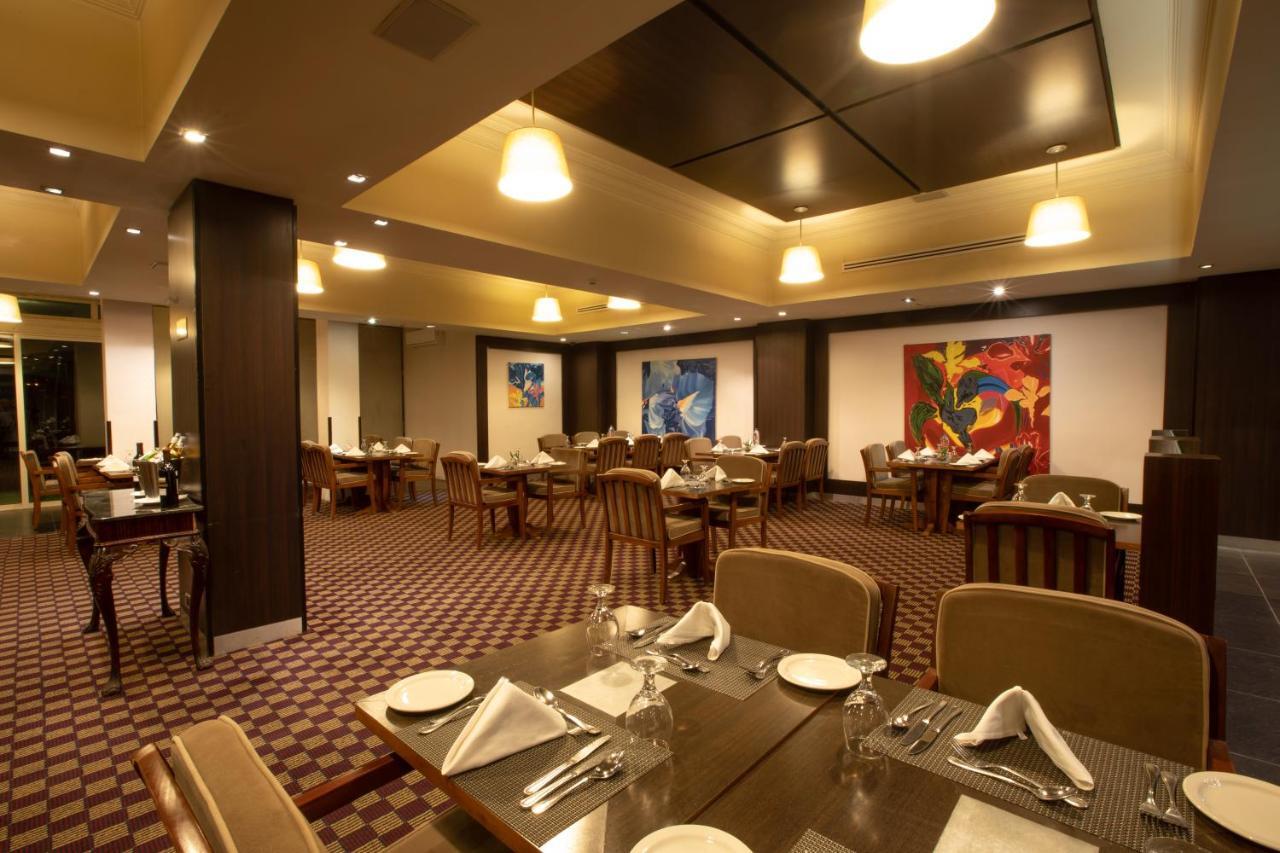 Century Park Hotel Амман Экстерьер фото